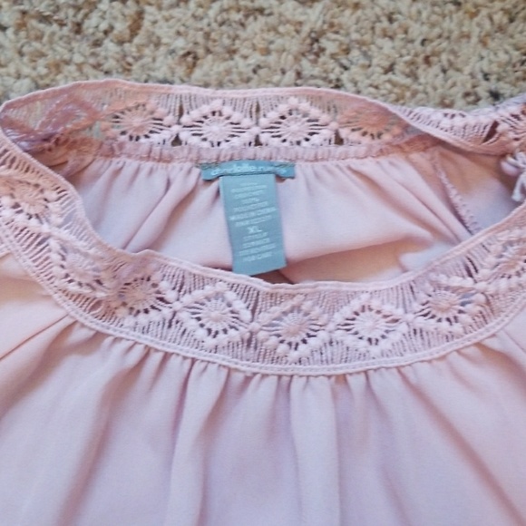 NWOT Rose pink cold shoulder top - Picture 2 of 3